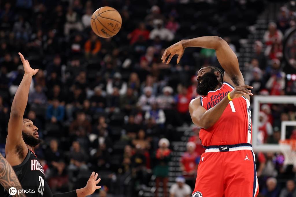 天博体育深度聚焦：伦登组合轰70+12+11斩死神 快船送火箭“三崩”体验券