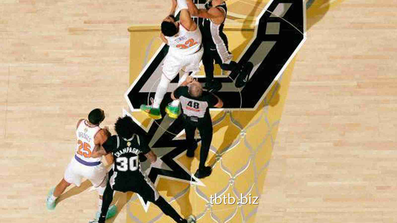 天博体育独家专栏：【NBA总决赛】尼克斯客胜马刺开门红！布朗森轰30分