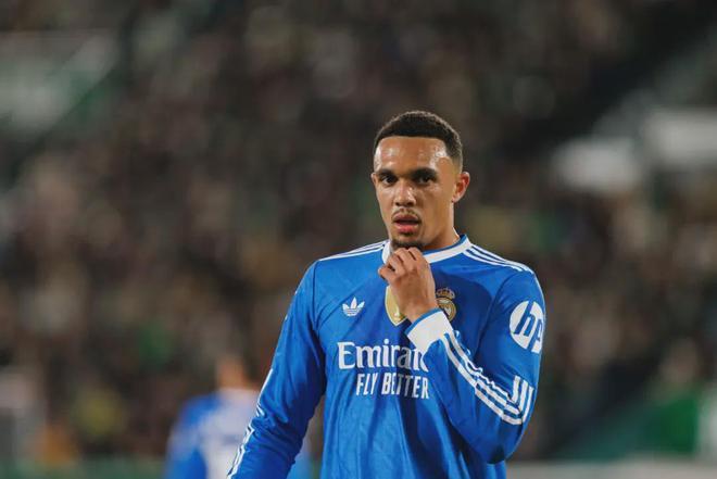 天博体育独家报道: 5个月2次重伤｜阿诺德的皇马156分钟噩梦，数据揭示3大伤病因